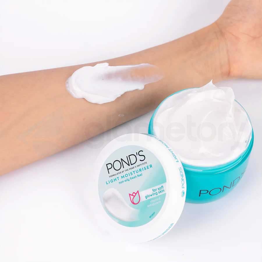 Pond's Non-Oily Light Moisturiser-100ml thumbnail 4